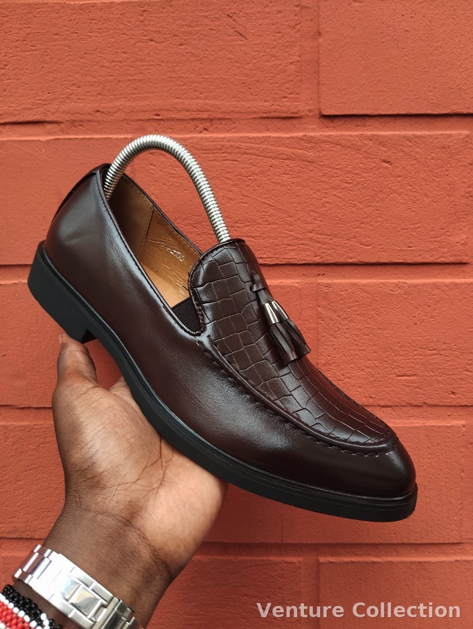 Laceless (Non-laced) officials